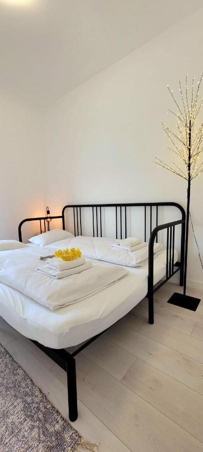Bast 17 Dom Duzy Parking , Mandoria , Ptak , 2 Sypialnie Lub 1 Sypialnia, Taras , Autostrada A1, Kalinowskiego 17E Wifi 우치 외부 사진